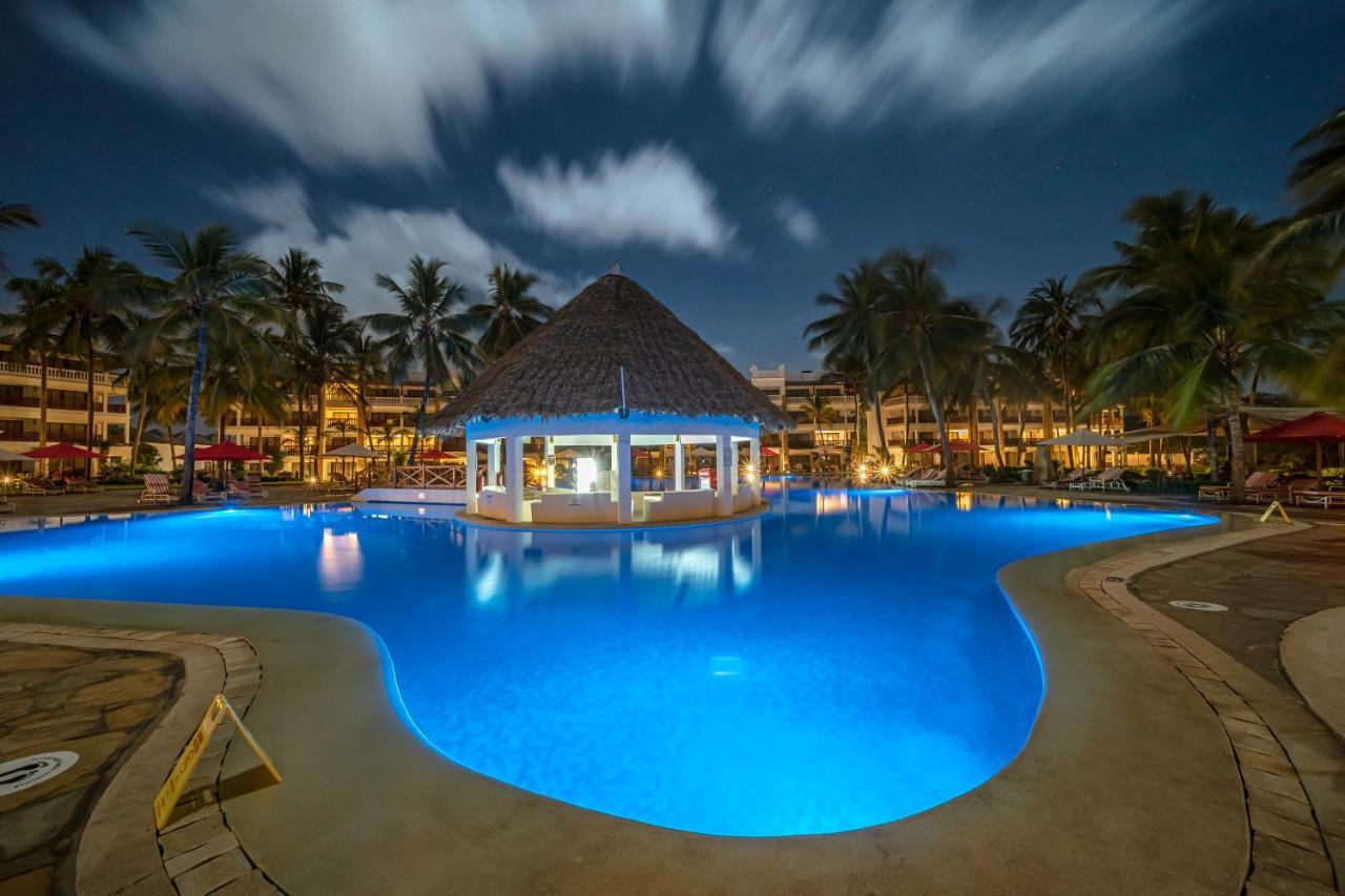 Prideinn Paradise Beach Resort & Spa مومباسا المظهر الخارجي الصورة The pool at the Hard Rock Hotel in Cancun