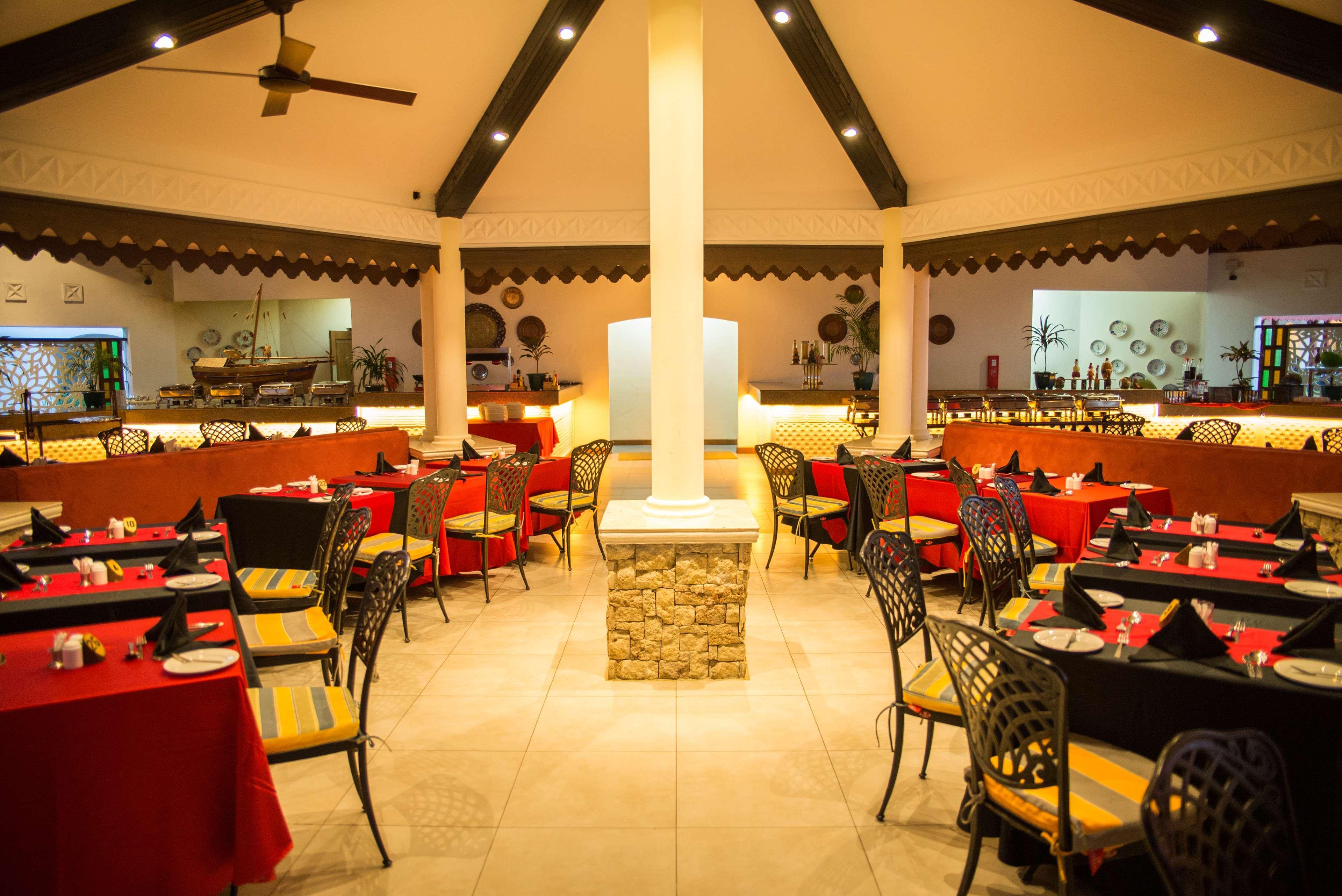 Prideinn Paradise Beach Resort & Spa مومباسا المظهر الخارجي الصورة The restaurant at the hotel