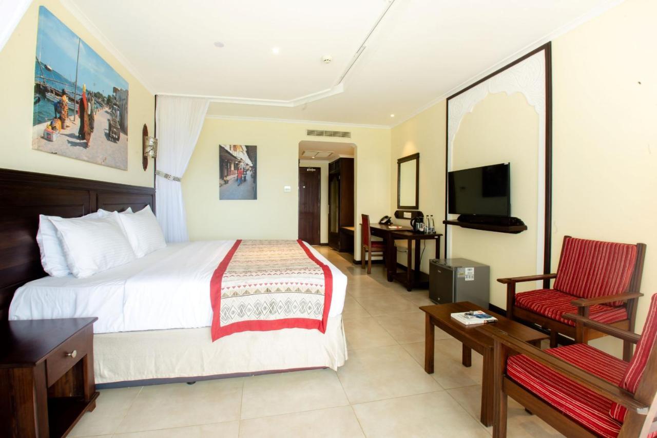 Prideinn Paradise Beach Resort & Spa مومباسا المظهر الخارجي الصورة A room at the Serena Hotel