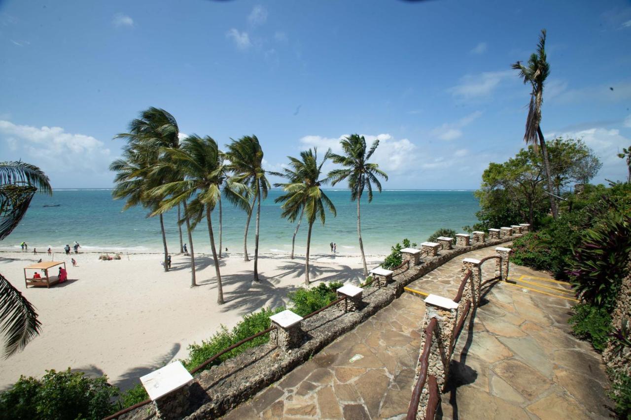 Prideinn Paradise Beach Resort & Spa مومباسا المظهر الخارجي الصورة View of the beach from the Fort