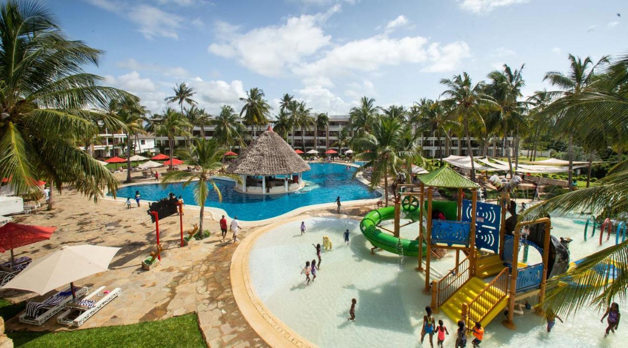 Prideinn Paradise Beach Resort & Spa مومباسا المظهر الخارجي الصورة The water park at the resort